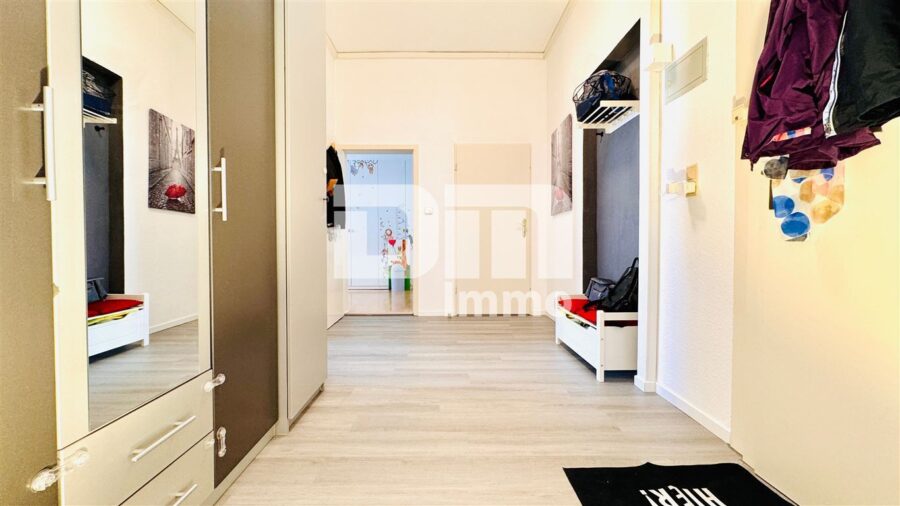 Gründerzeitliches Mehrfamilienhaus mit 8 bis 9 Wohneinheiten, Innenhof + Nebengebäude - WE Hochparterre Flur / Diele